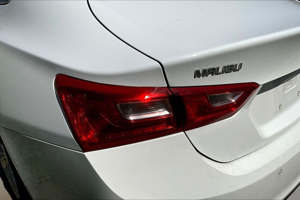 Used 2025 Summit White Chevrolet LT image 21