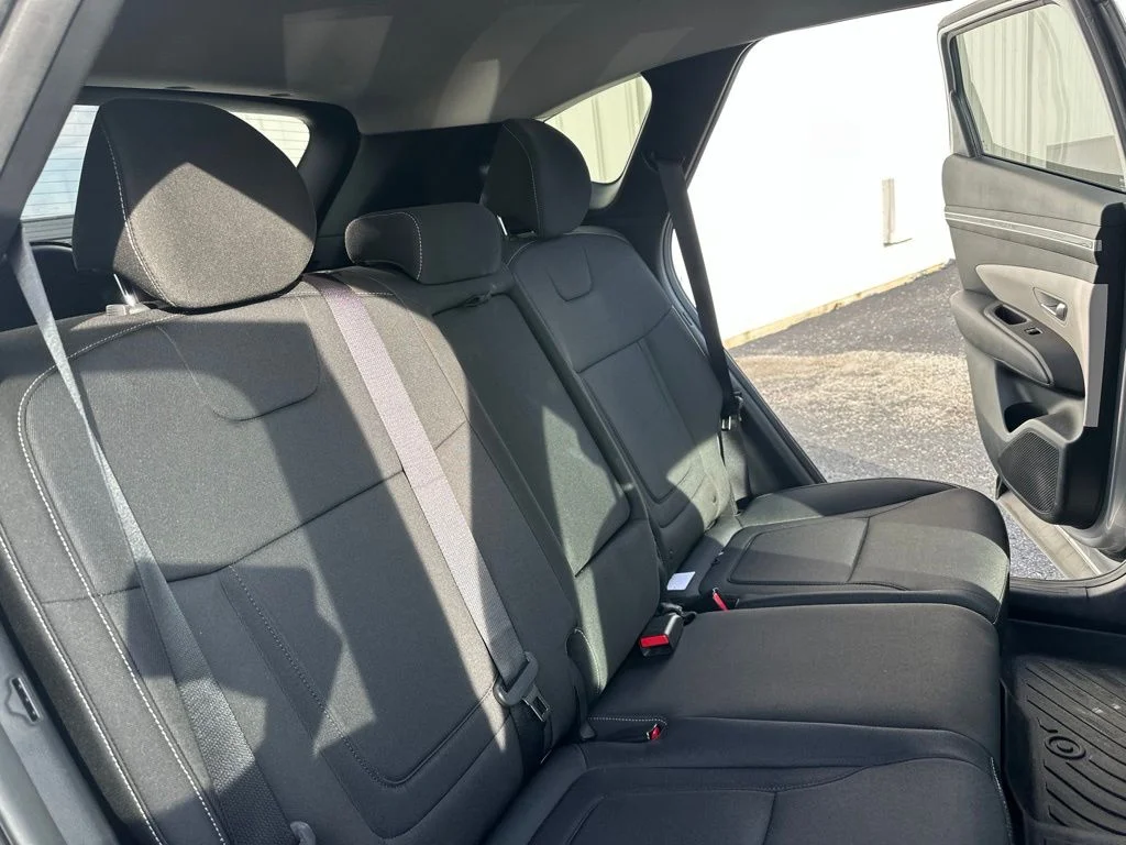 Used 2022 Silver Hyundai SEL image 15