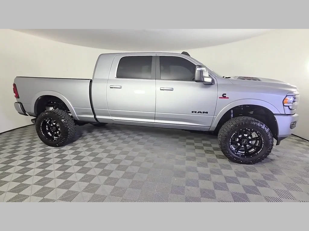 Used 2024 Billet Silver Metallic Clearcoat Ram Laramie image 36