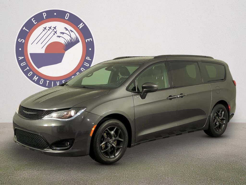 2019 Chrysler Pacifica Touring L's photo