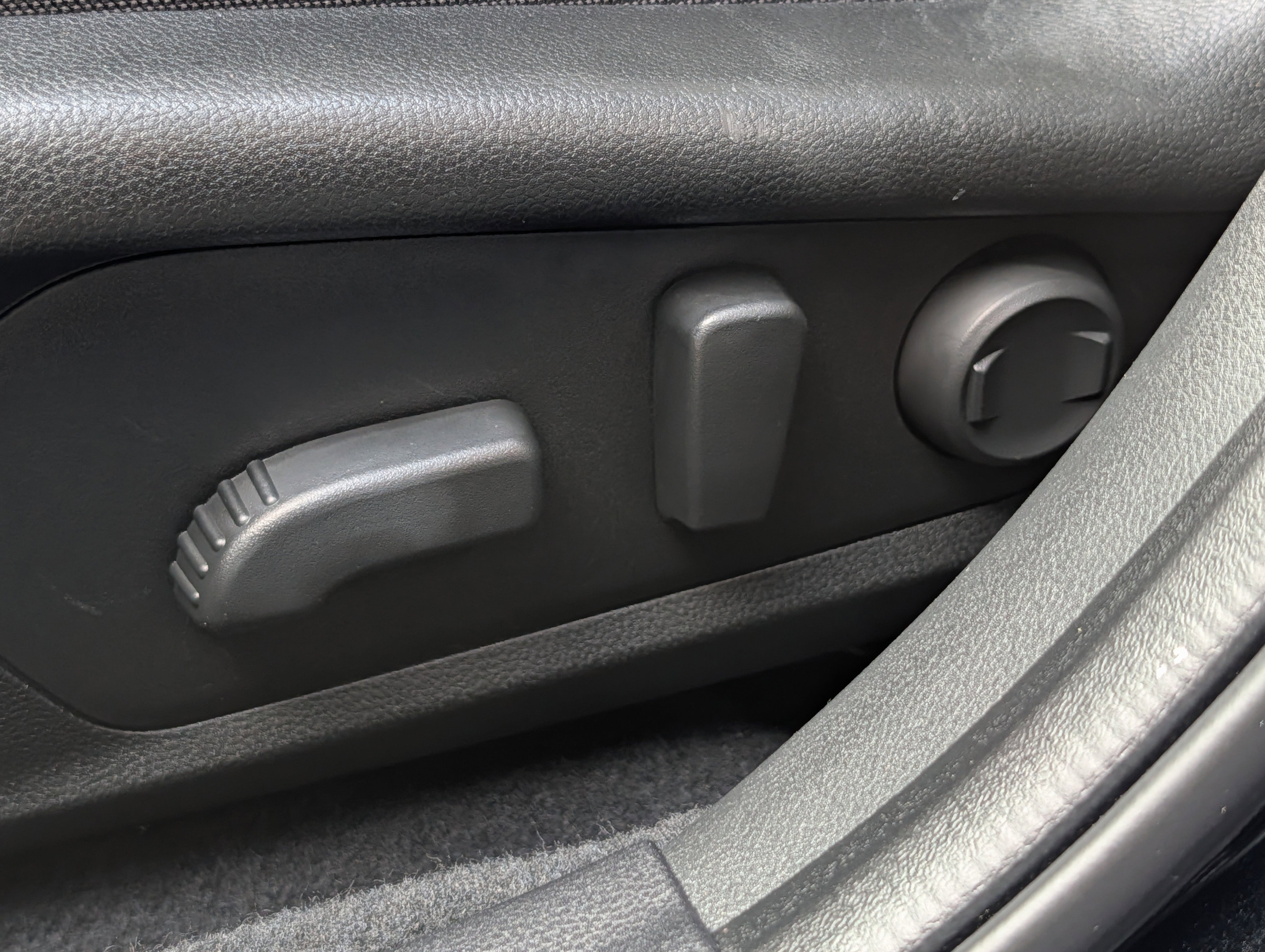 Used 2025 Crystal Black Silica Subaru Premium image 20