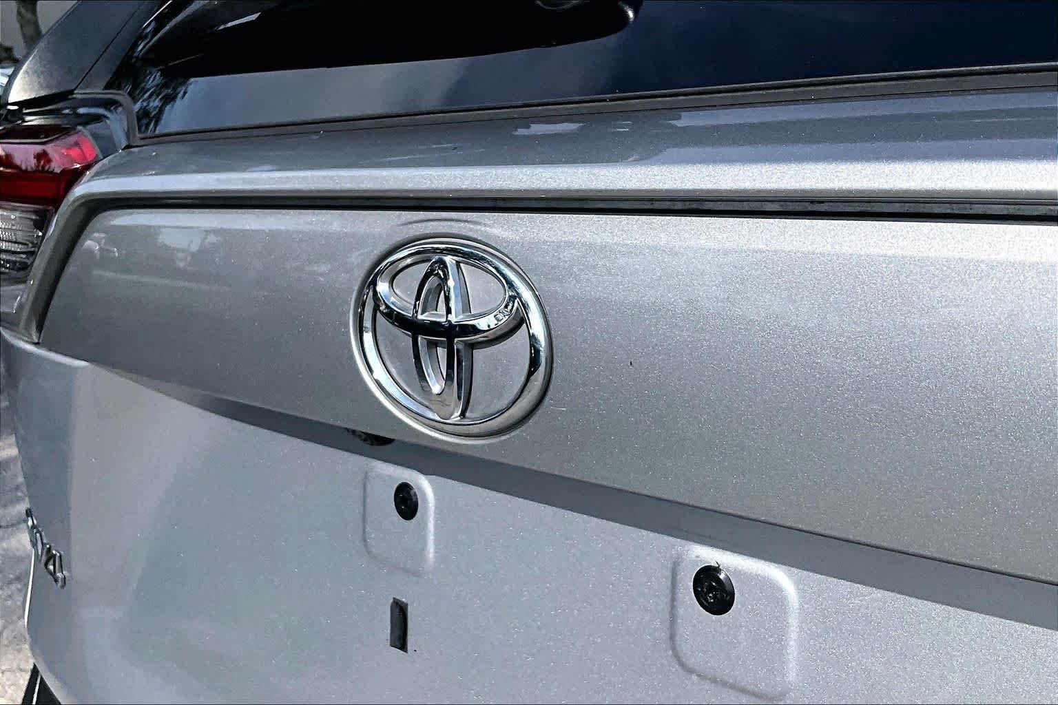 Used 2021 Silver Sky Metallic Toyota XLE image 31