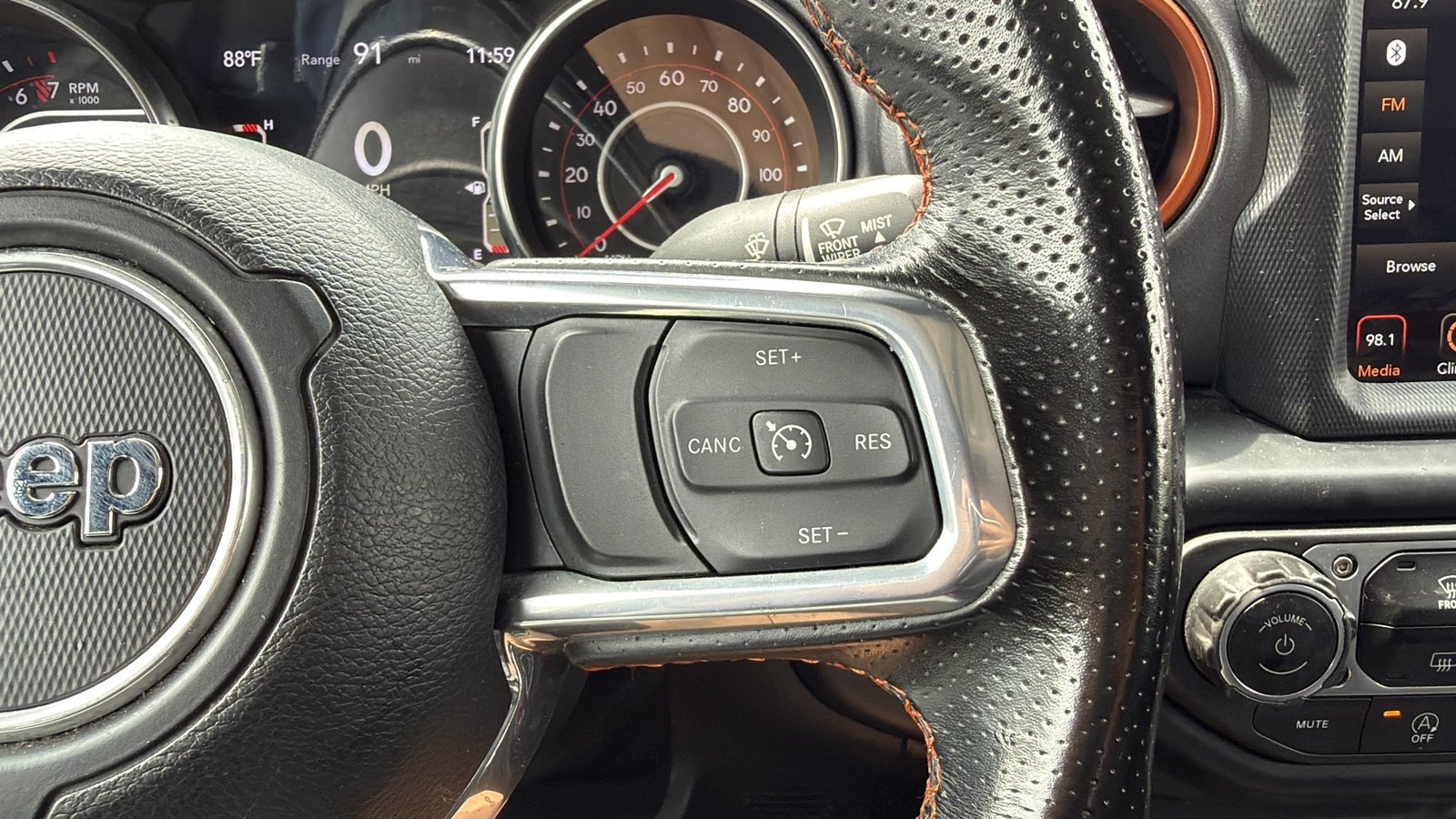 Used 2022 Sting-Gray Clearcoat Jeep Mojave image 27