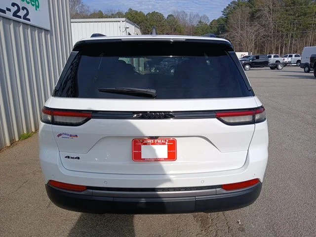 New 2026 Bright White Clear-Coat Exterior Paint Jeep Limited image 4