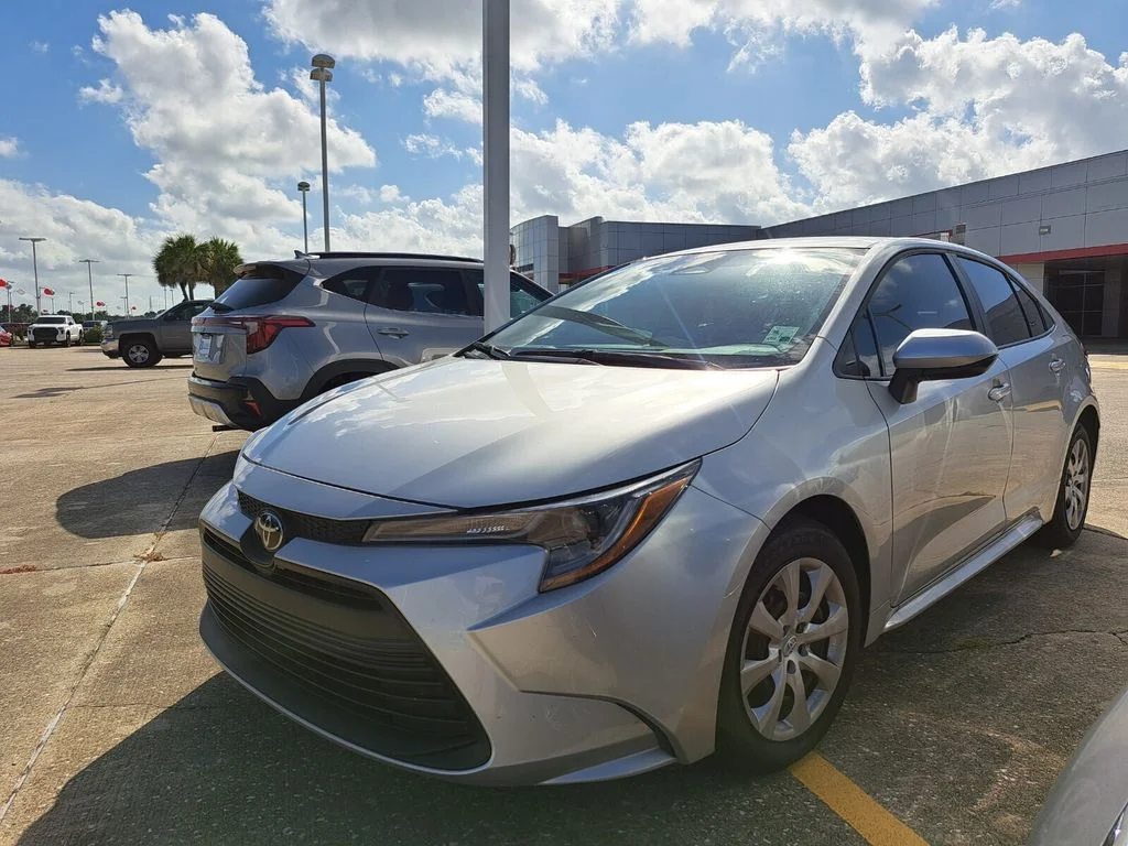 Used 2025  Toyota LE image 1