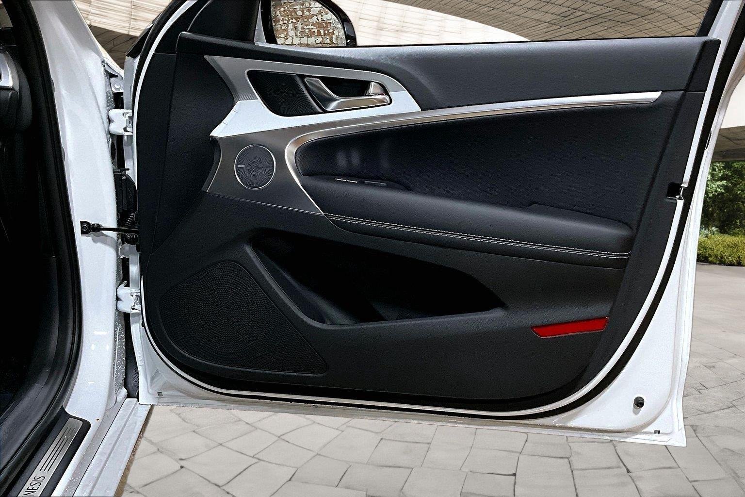 New 2026 Uyuni White Genesis 2.5T PRESTIGE image 13