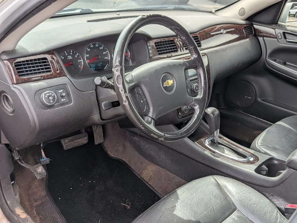 Used 2014 White Chevrolet LTZ image 23
