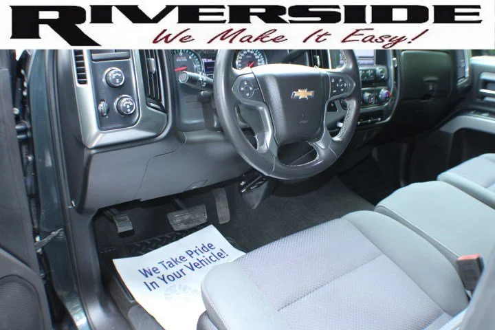 Used 2018 GRAPHITE METALLIC Chevrolet LT image 7