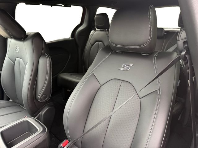 New 2026 Red Hot Pearl-Coat Exterior Paint Chrysler Select image 15