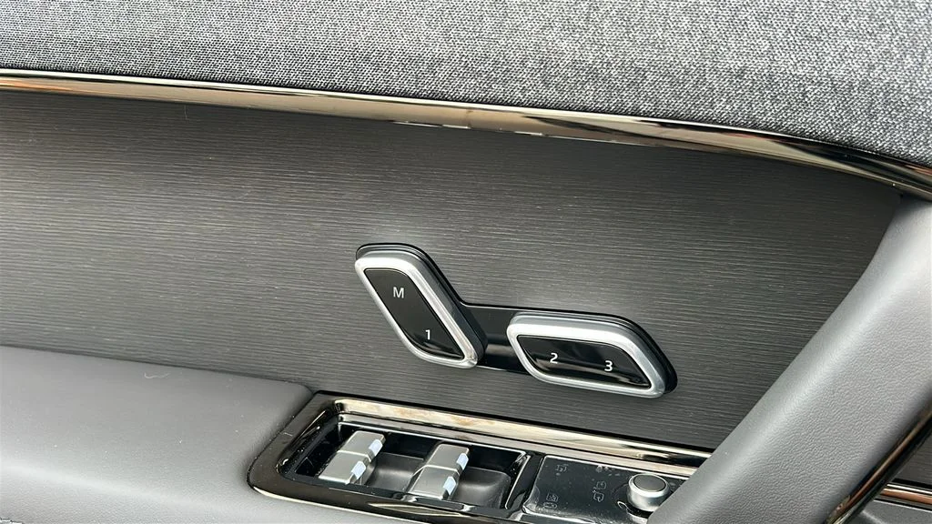 New 2027 Borasco Grey LAND ROVER Dynamic SE image 23