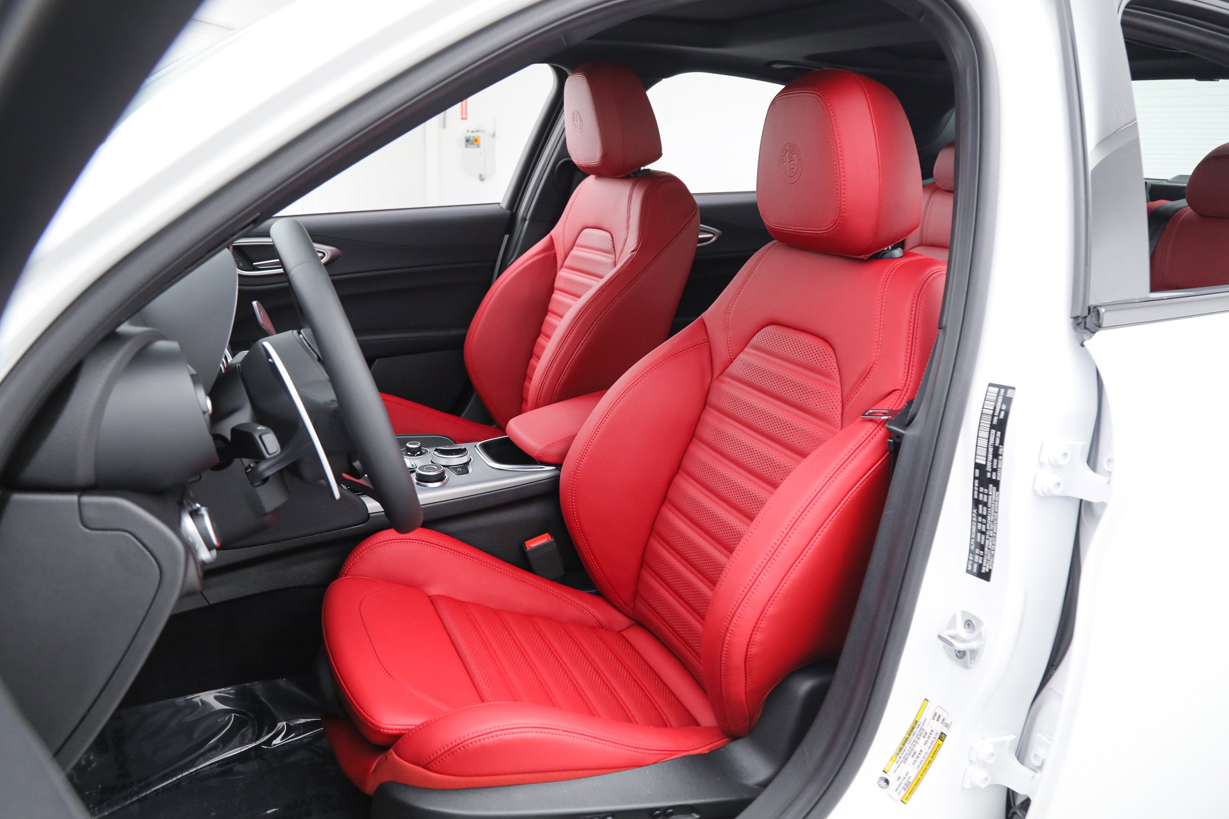 New 2026 Milano White Exterior Paint Alfa Romeo  image 17