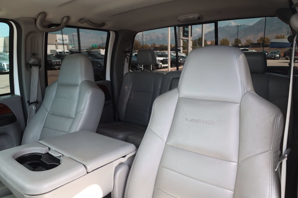 Used 2005 White Ford Lariat image 16