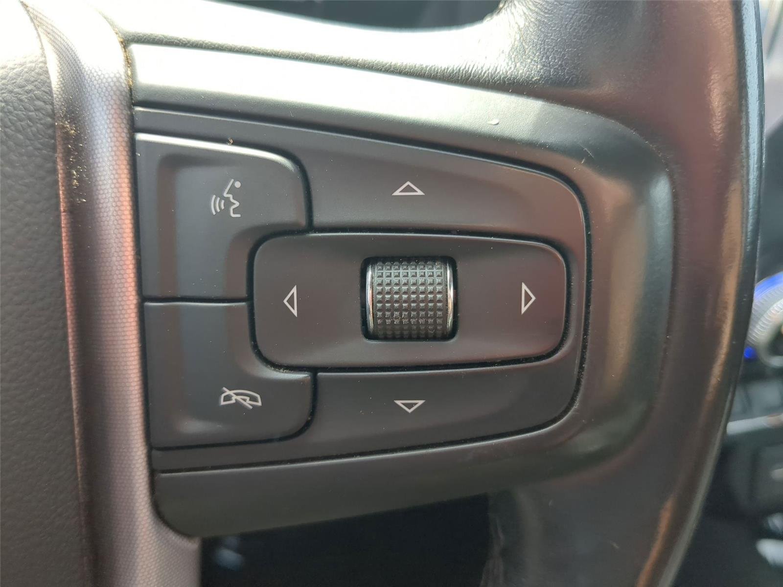 Used 2021 Summit White GMC SLE image 17