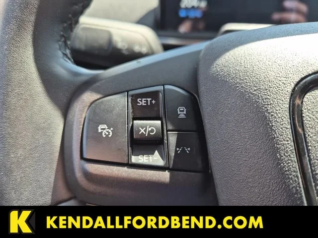 Used 2023 White Ford Select image 20