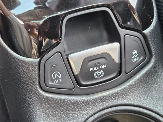 Used 2018 Blue Jeep Limited image 25