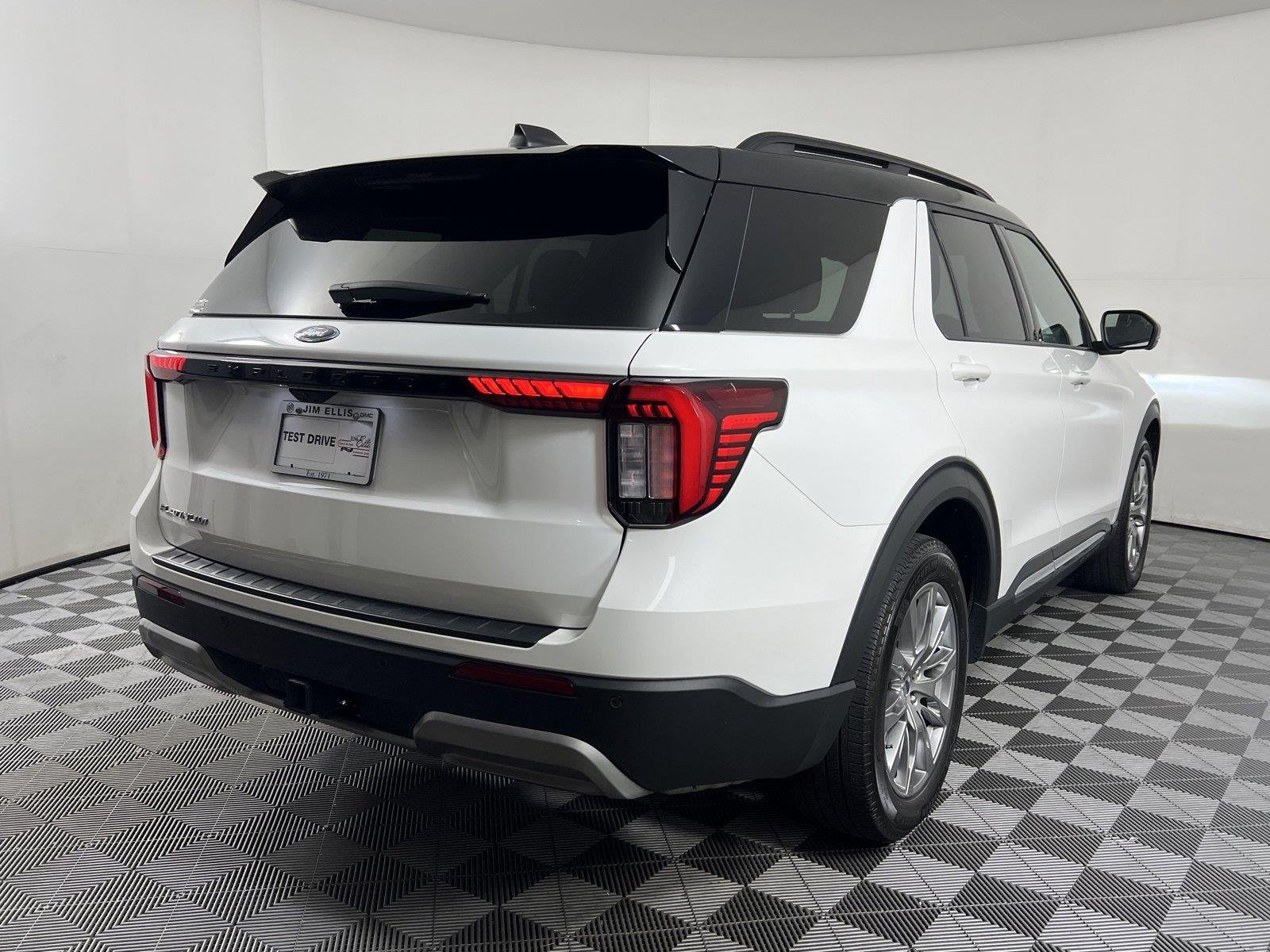 Used 2025 White Ford Platinum image 18