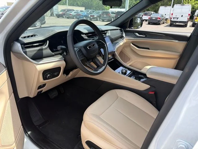 Used 2025 White Jeep Limited image 6