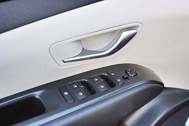 Used 2023 Silver Hyundai SEL image 23