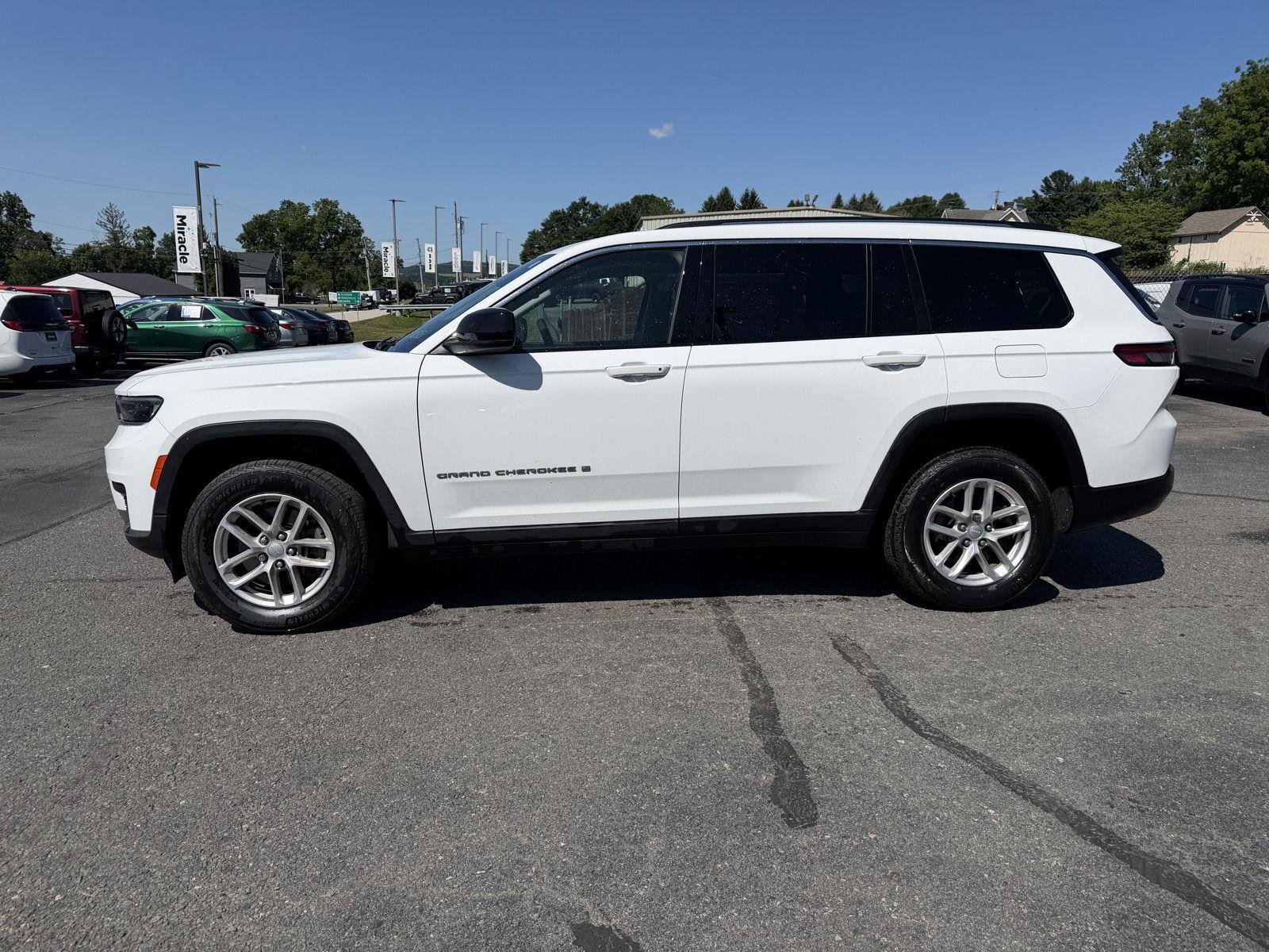 Used 2023 Bright White Clearcoat Jeep Laredo X image 8