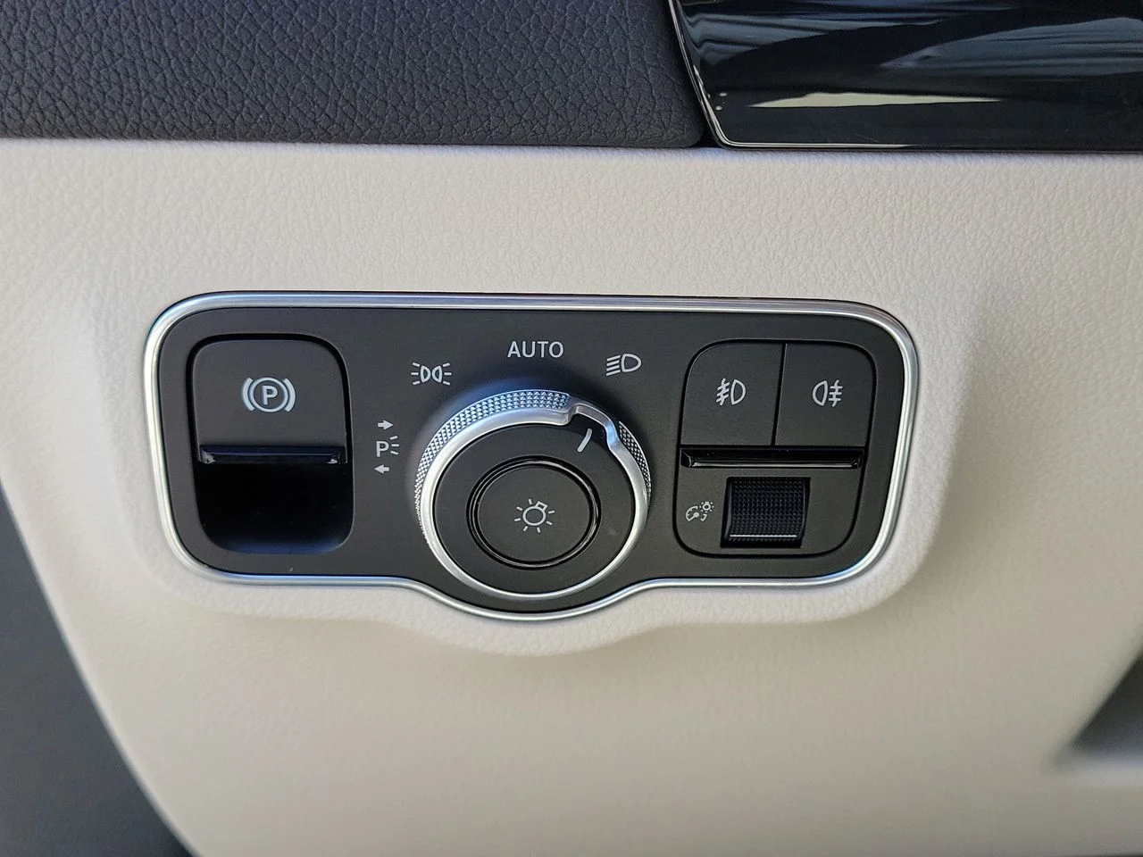 Certified Used 2026 White Mercedes-Benz GLA 250 image 23