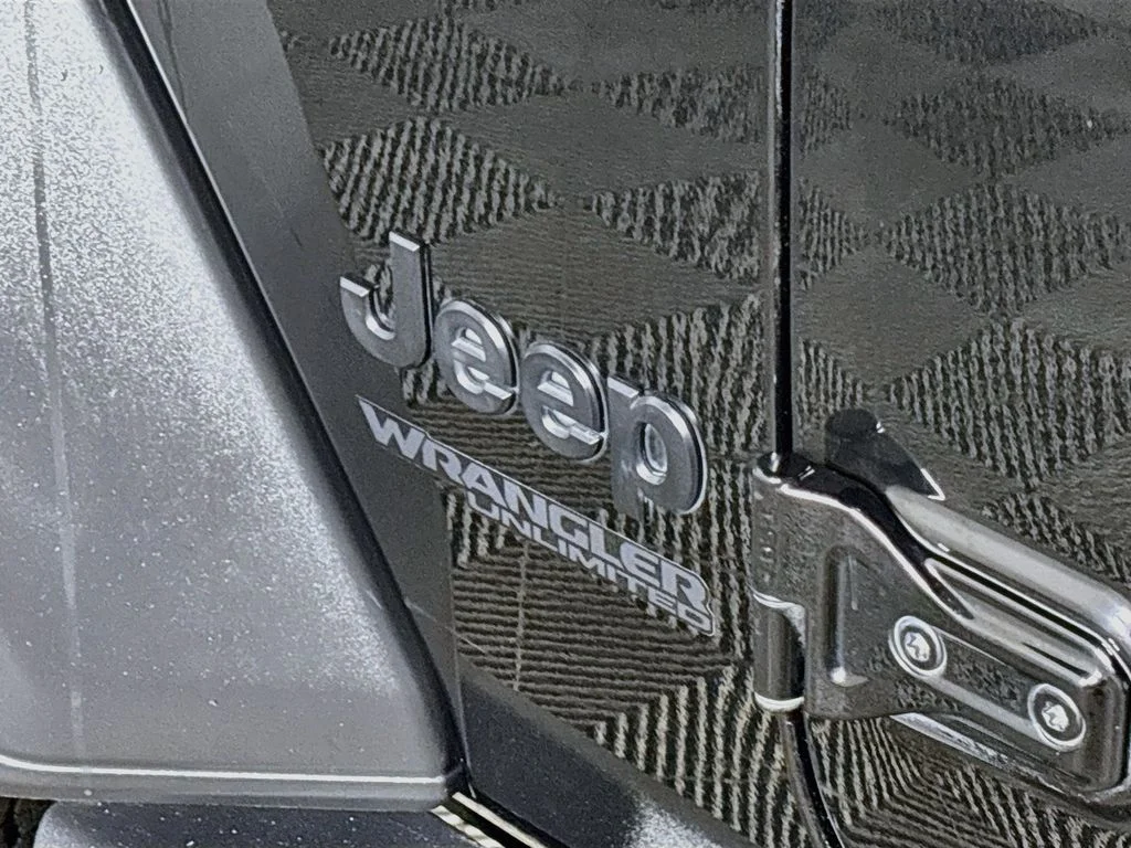 Used 2022 Black Jeep Unlimited Sport S image 23