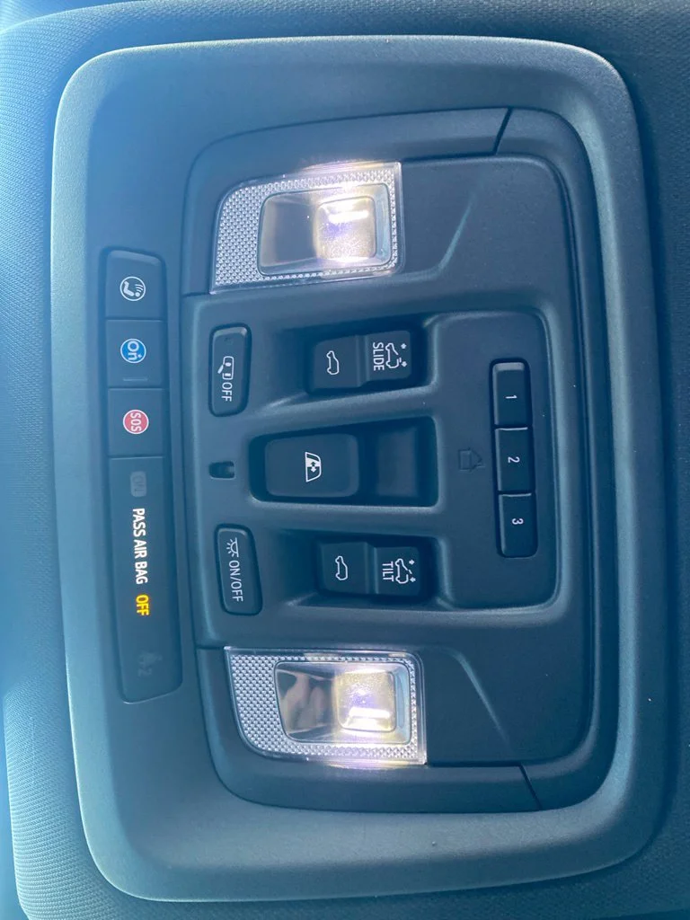 Used 2025 Summit White Chevrolet High Country image 29