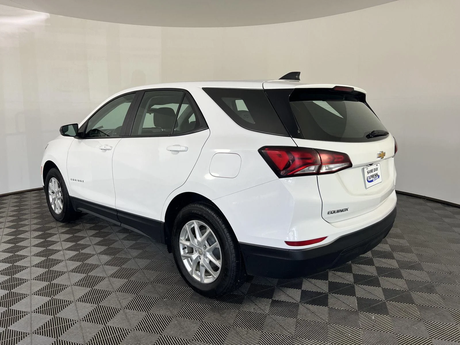 Used 2022 Summit White Chevrolet LS image 25