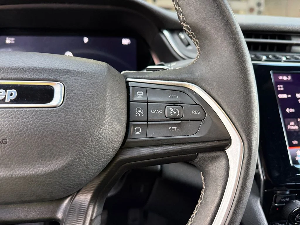 Used 2023 White Jeep Altitude image 25