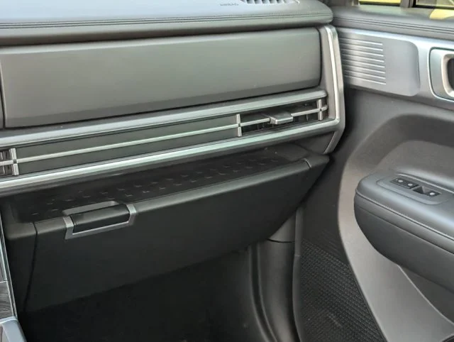 Used 2024 Green Hyundai SEL image 17