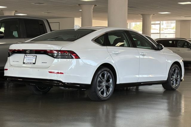 New 2026 Platinum White Pearl Honda EX-L image 4