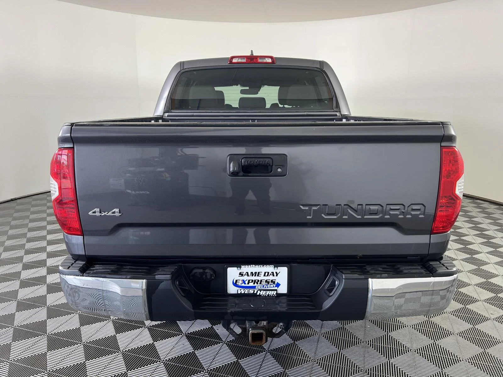 Used 2020 Magnetic Gray Metallic Toyota SR5 image 3