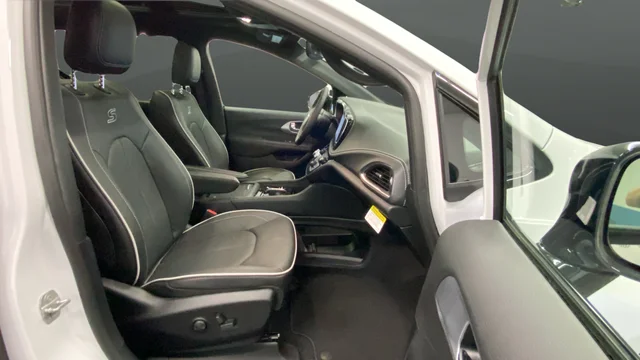 2026 Chrysler Pacifica Limited - Photo 24