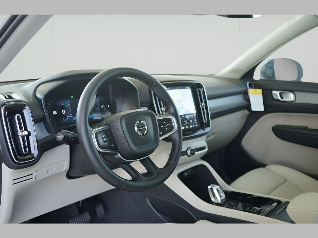 2026 Volvo XC40 Plus - Photo 18