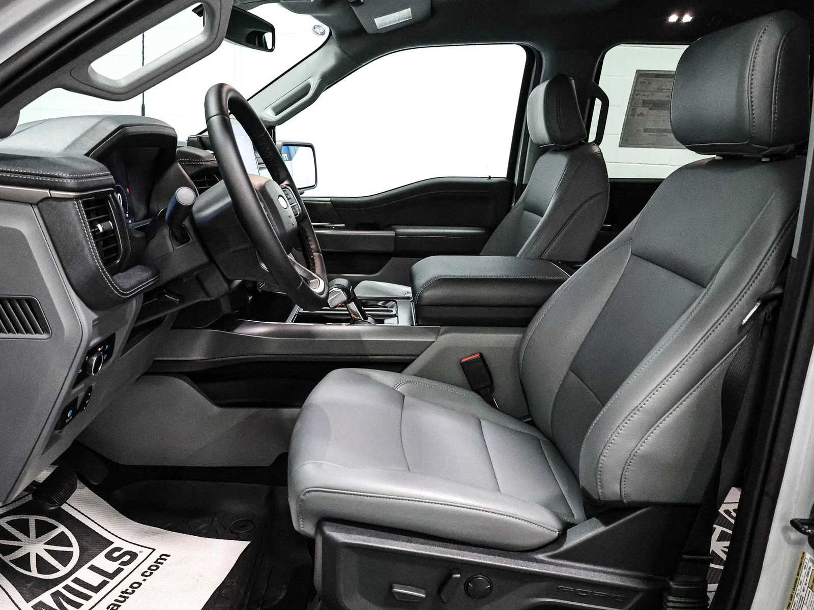 2025 Ford F-150 Lightning Flash - Photo 24