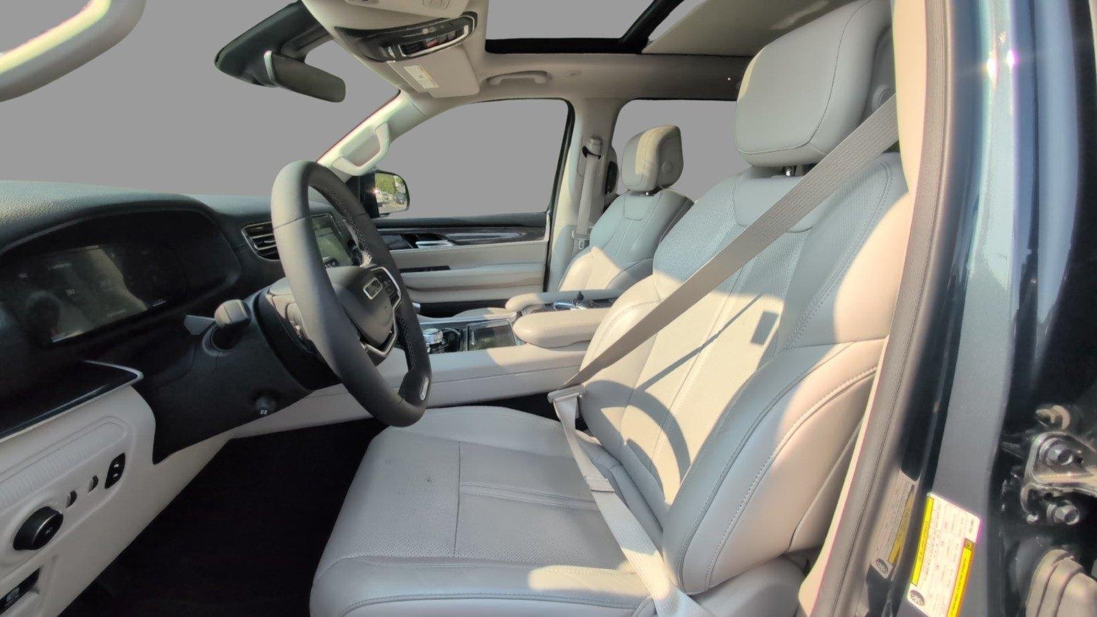 Used 2023 River Rock Jeep Base image 18
