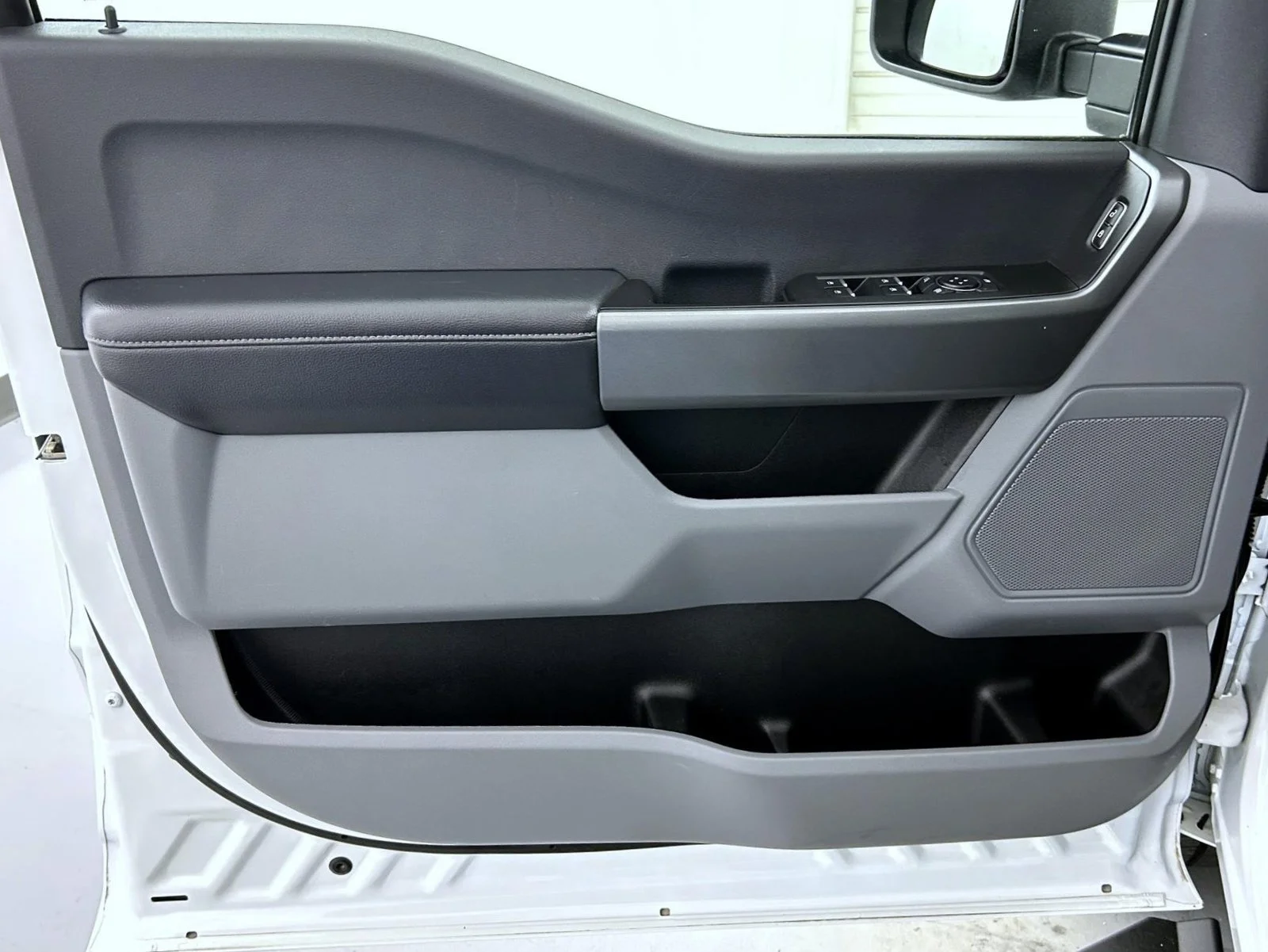 Used 2025 White Ford XLT image 9