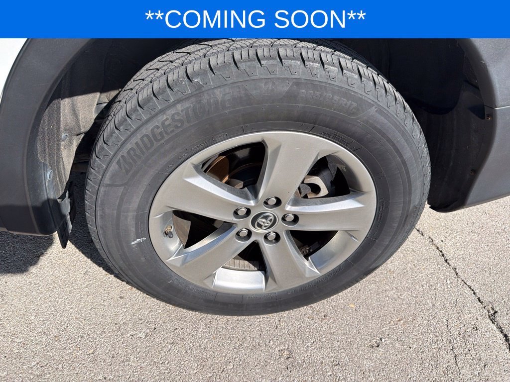 Used 2015 White Toyota XLE image 20