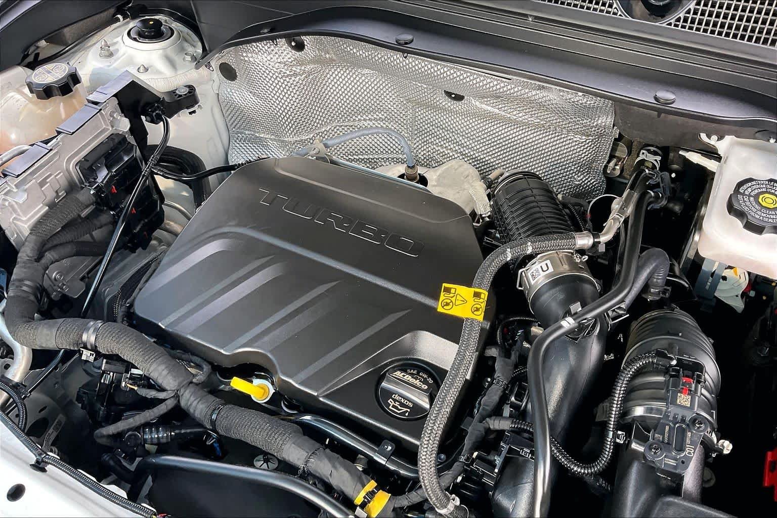 Used 2025 Summit White Chevrolet LT image 30
