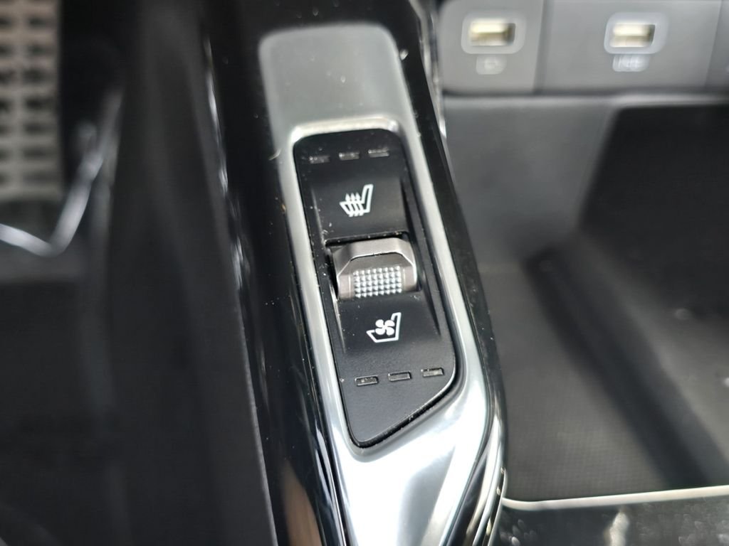 Used 2023 White Kia X-Line SX Prestige image 8