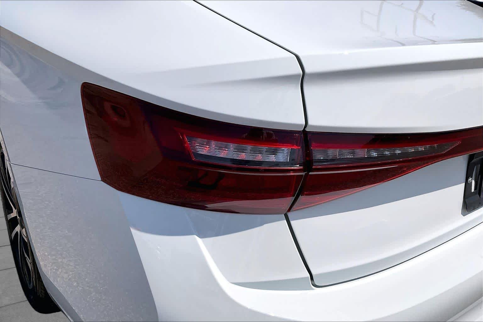 Used 2025 Pure White Volkswagen Sport image 27
