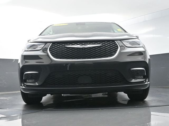 Used 2023 Black Chrysler Limited image 31