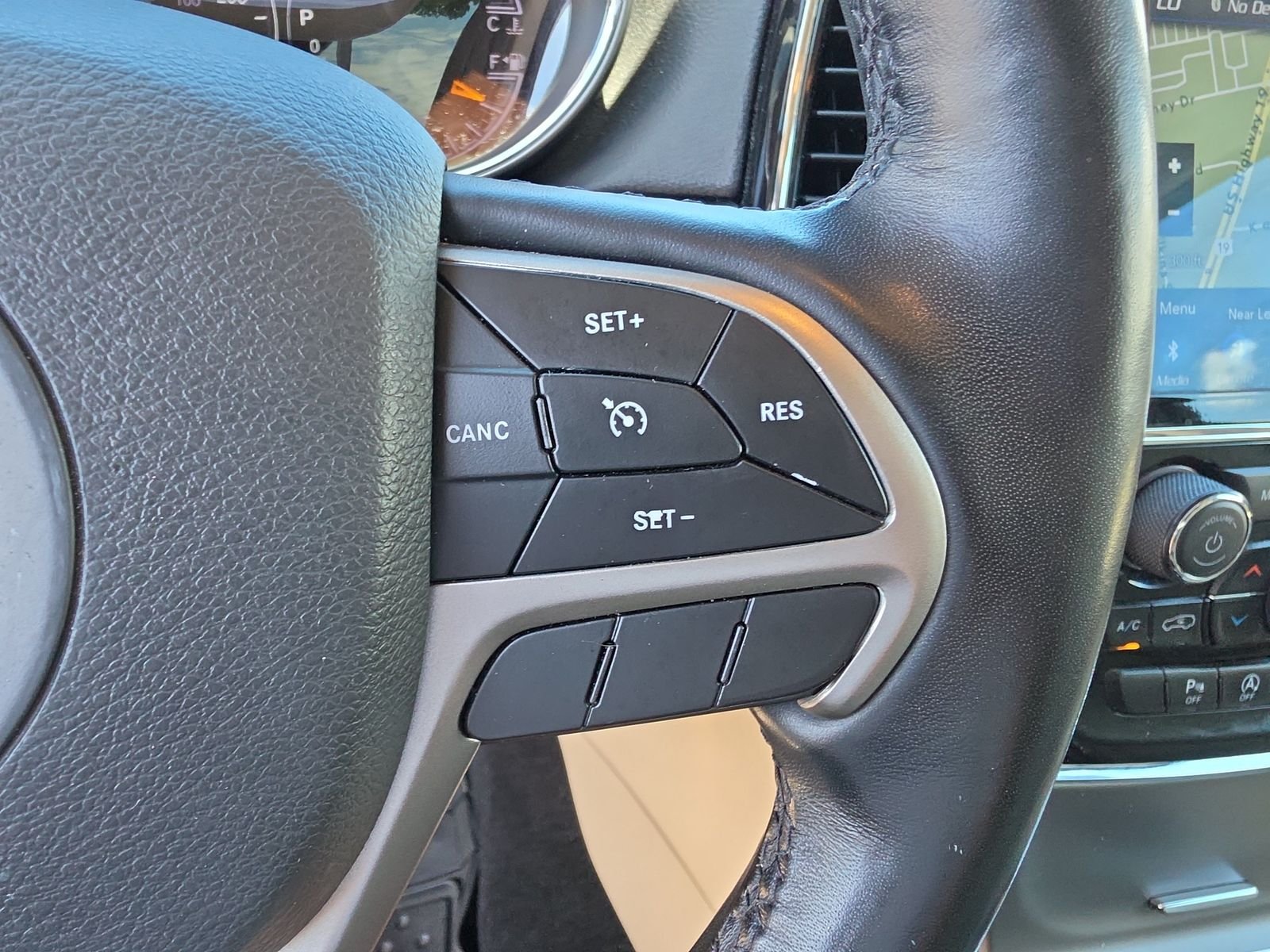 Used 2022 White Jeep Limited image 22