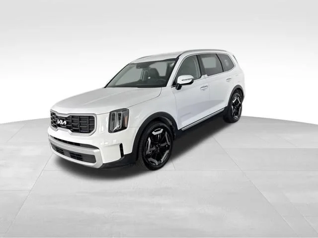 Used 2024 White Kia S image 5
