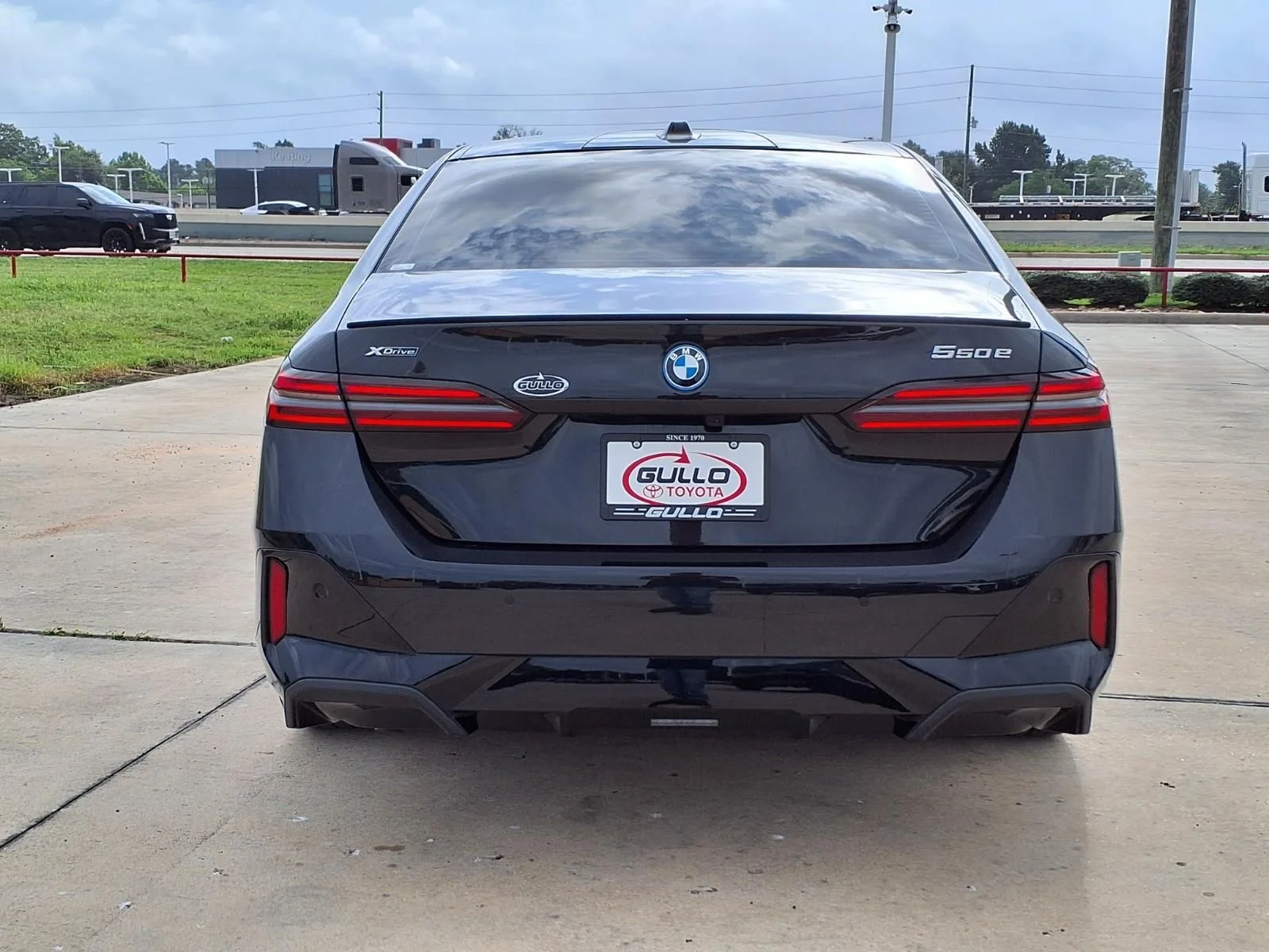Used 2026 Black BMW 550e xDrive image 7