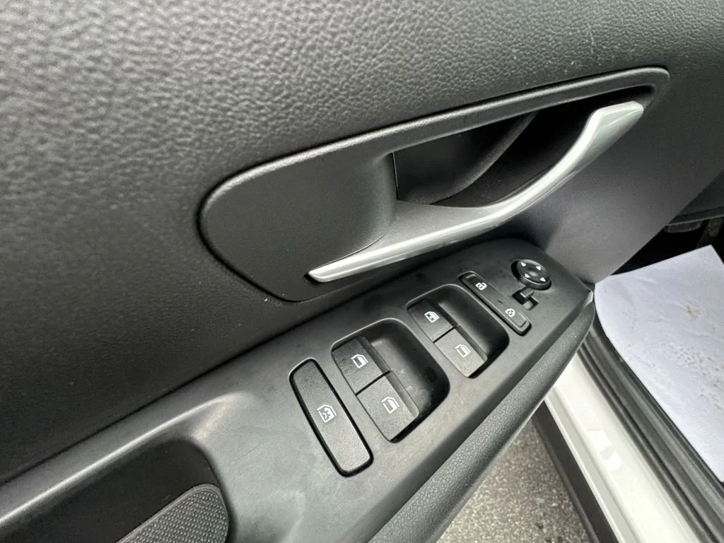 Used 2024 White Hyundai SE image 19