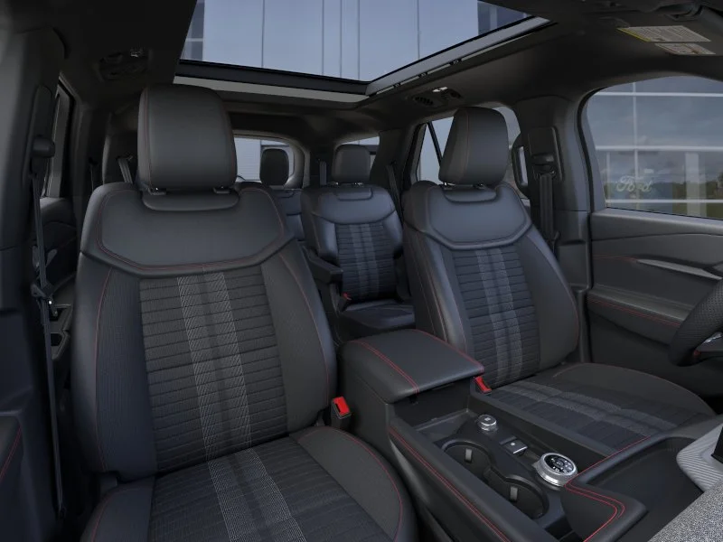 New 2026 Star White Metallic Tri-Coat Ford ST-Line image 56