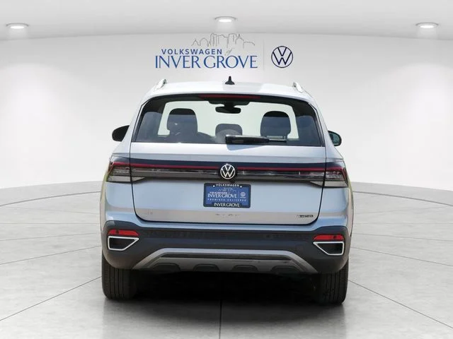 Certified Used 2025 Silver Volkswagen 1.5T SE image 6