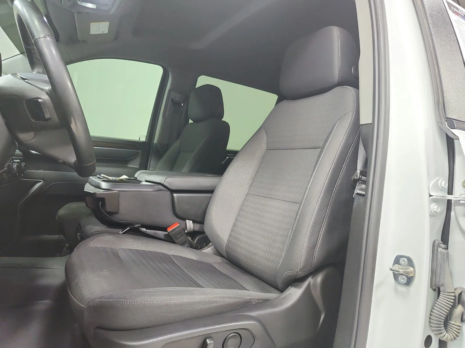 Used 2025 White Chevrolet LT image 18