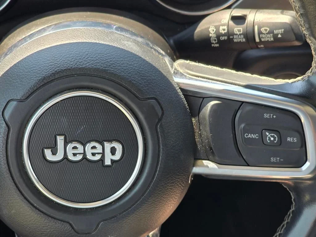 Used 2021 White Jeep Unlimited Sahara image 16
