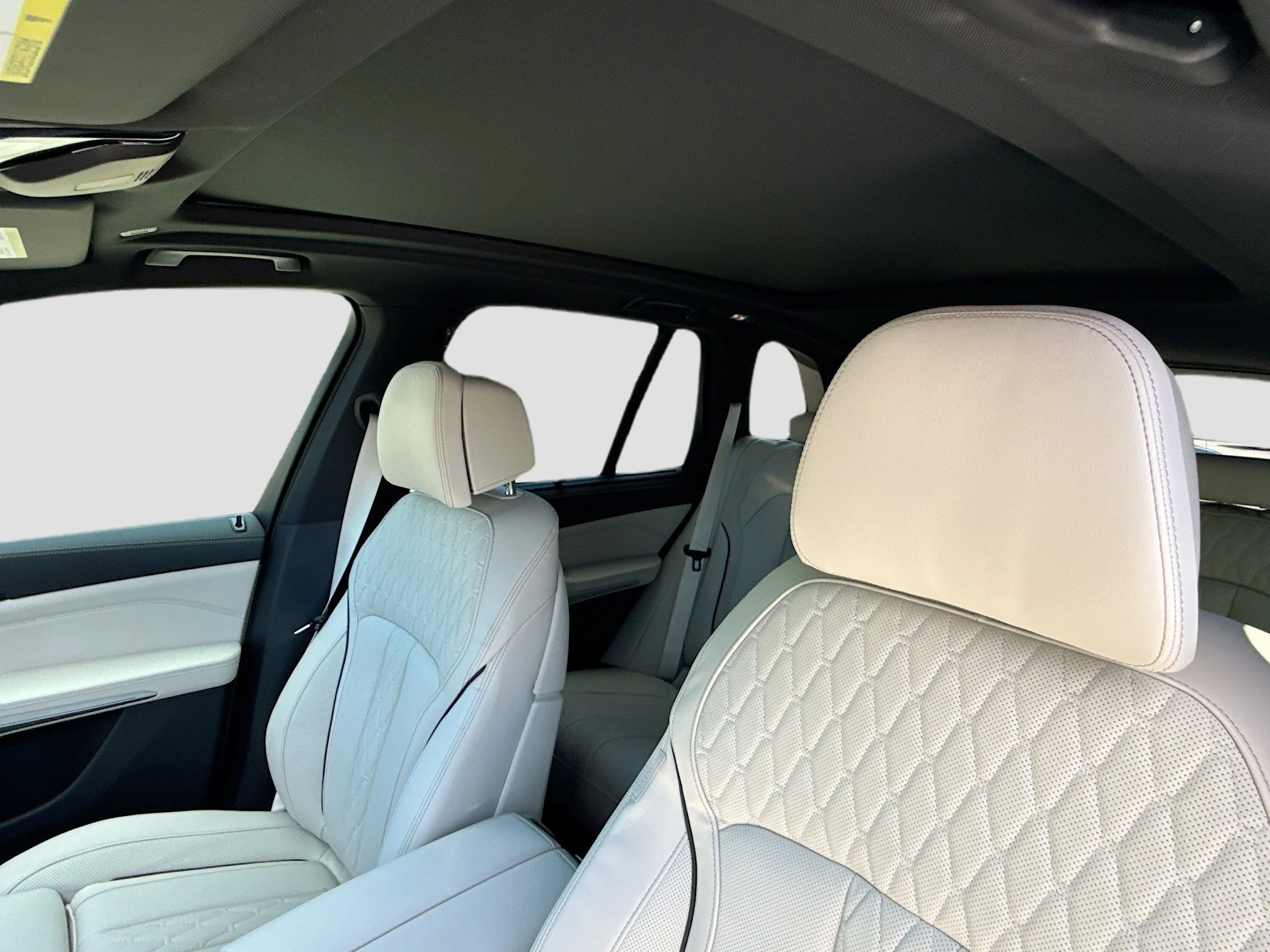 New 2026 Alpine White BMW xDrive50e image 27